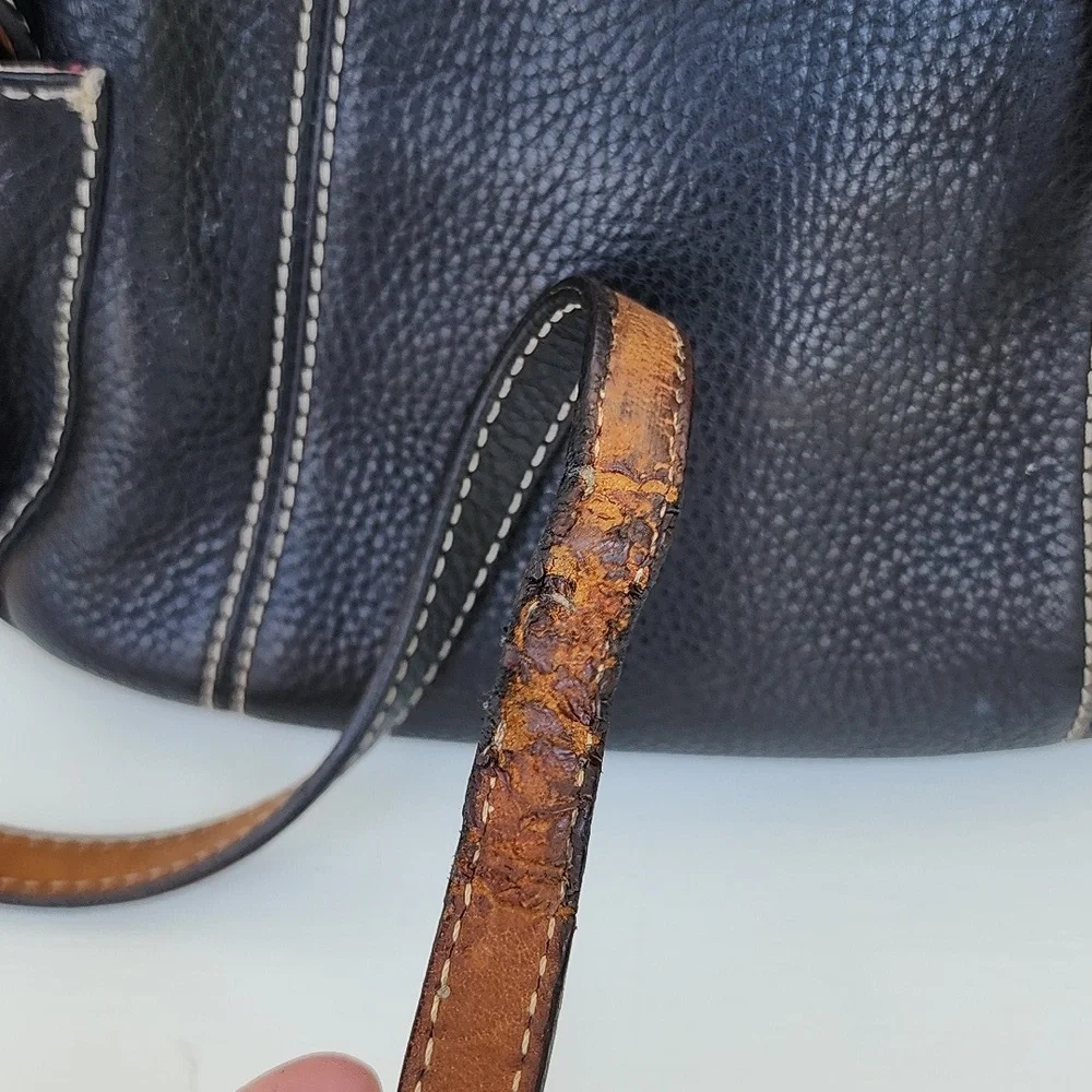 Dooney & Bourke Vintage Leather Bag  Crossbody Size Small‎